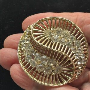 🟧Brand New Sparkling Coro Brooch Yin Yang Crystal Rhinestones Gold Tone